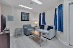 Duke Snuggle Bunker 1BR | Fenced House - Image 3