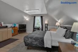 Private Pet-Friendly Studio | Chapel Hill–Durham - Image 3