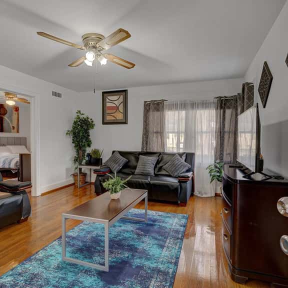 Buchanan 1BR @ Duke East Campus - Image 1