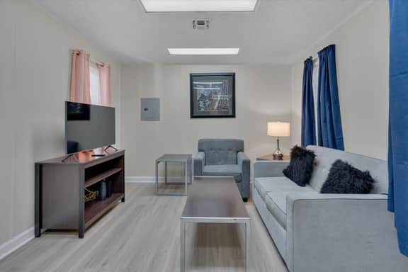Duke Snuggle Bunker 1BR | Fenced House - Image 2