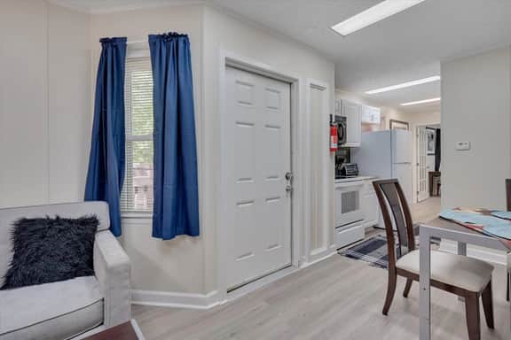 Duke Snuggle Bunker 1BR | Fenced House - Image 4