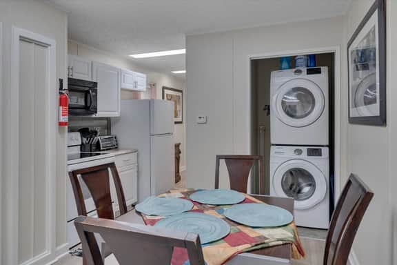 Duke Snuggle Bunker 1BR | Fenced House - Image 5