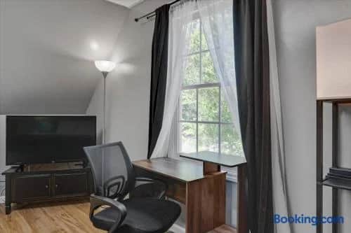 Private Pet-Friendly Studio | Chapel Hill–Durham - Image 4