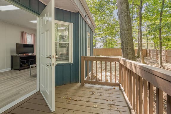 Duke Snuggle Bunker 1BR | Fenced House - Image 1